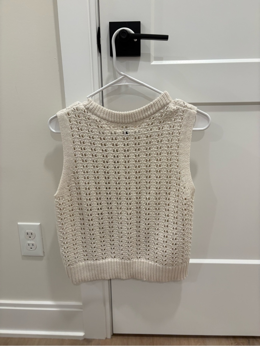 Universal Thread Cream Open-Knit Sleeveless Sweater - Picture 4 of 6